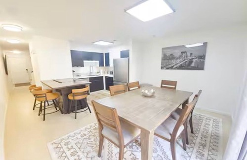 Charlotte Center City House | Deluxe 4 Bedroom Townhouse in Uptown Charlotte