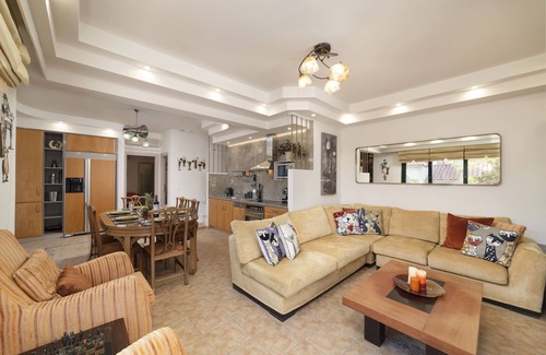 Koutsouras House | Deluxe 4 bedroom villa with loft next to beach