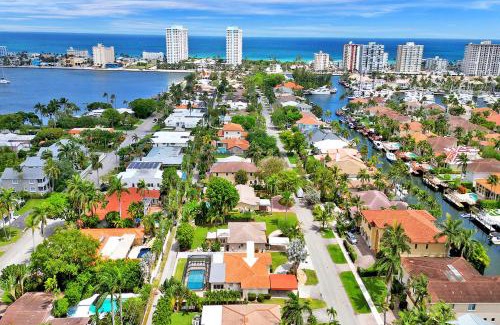 South Lake House | Deluxe 5BR Villa Heated Pool near Hollywood Beach