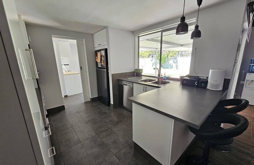Forrestfield House | Deluxe A-class family home with swimming pool