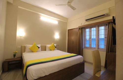 Salt Lake Bed & Breakfast | Deluxe AC Room at Anamitra Guest House # 3