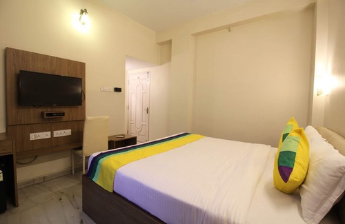 Salt Lake Bed & Breakfast | Deluxe AC Room at Anamitra Guest House # 3