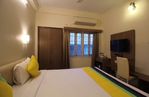 Salt Lake Bed & Breakfast | Deluxe AC Room at Anamitra Guest House # 3