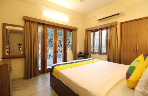 Salt Lake Bed & Breakfast | Deluxe AC Room w/Balcony at Anamitra Guest House #3