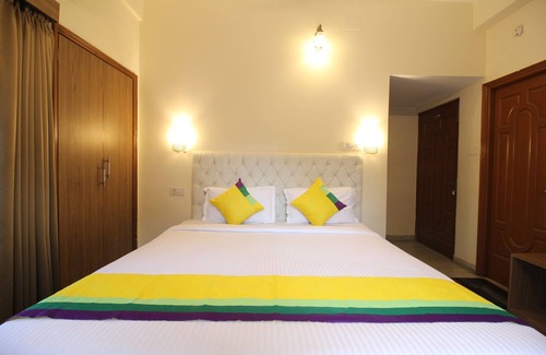 Salt Lake Bed & Breakfast | Deluxe AC Room w/Balcony at Anamitra Guest House #3