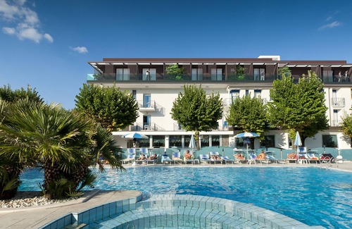 Bellaria Monte Apartment | Deluxe Apartment Suite with large balcony in Resort with 3 swimming p+restaurant