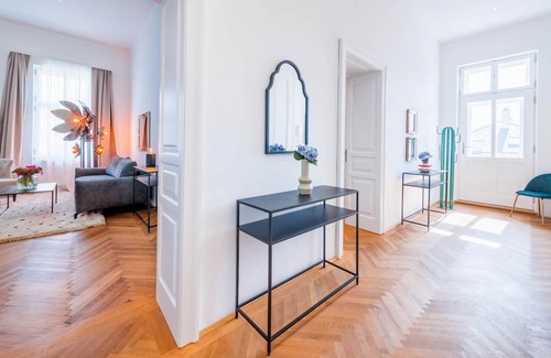 Krems an der Donau Apartment | Deluxe Apartment with parking and office next to the city park