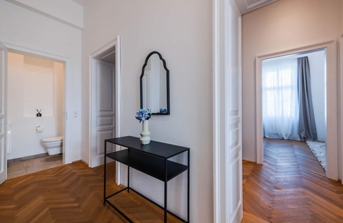 Krems an der Donau Apartment | Deluxe Apartment with parking and office next to the city park