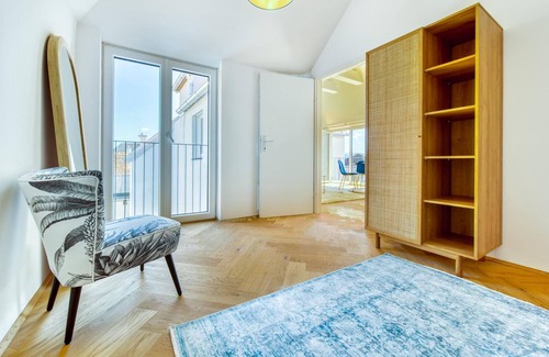 Krems an der Donau Apartment | Deluxe Apartment with Balcony, Parking and Elevator in the City Centre