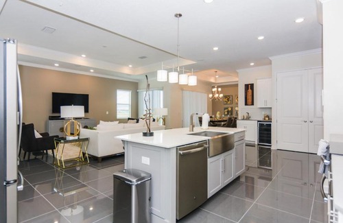 Kissimmee House | Deluxe Apartment at Storey Lake only 10 minutes from Disney SL4751-402