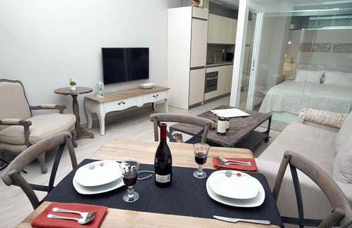 Torremolinos Apartment | DELUXE APARTMENT- BEACHFRONT, SWIMMING POOL, A/A, FREE WIFI AND PARKING