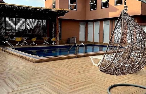 Santeo House | Deluxe Apartment East Legon Hills with Swimming Pool & Gym