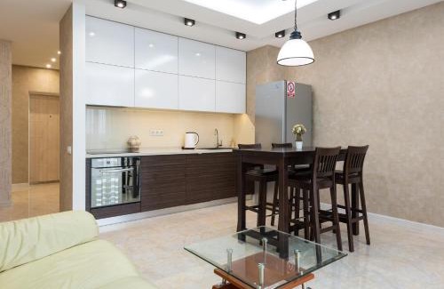 Shevchenkivs'kyi District Apartment | DeLuxe Apartment on Belorusskay Street "Silver Tower"