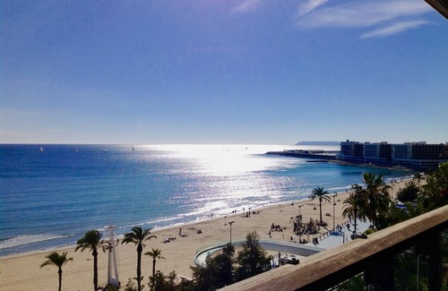 Barri Vell - Santa Creu Apartment | Deluxe apartment on the first line of the beach in Alicante