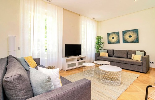 Castellana Apartment | Deluxe Apartment Velazquez Suites III