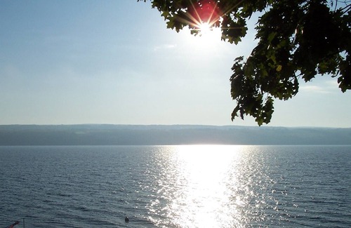 Valois Apartment | Deluxe Apartment with Breathtaking View of Seneca Lake