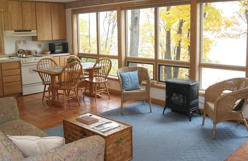 Valois Apartment | Deluxe Apartment with Breathtaking View of Seneca Lake