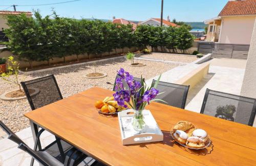 Gornji Karin Apartment | Deluxe Apartments Sanja with Seaview