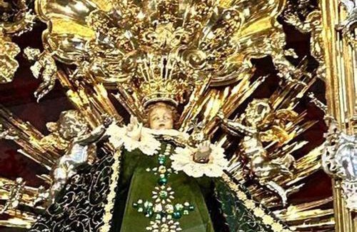 Mala Strana Apartment | Deluxe Apt in Old Town, Charles Bridge 3 min, Private garden, Breakfast