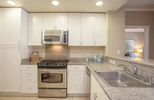 Santa Clara Condo | Deluxe Apt near Levi's Stadium near Restaurant, Safeway, Great America Amusement