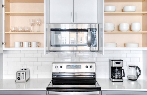 Arlington Heights Apartment | Deluxe Arlington Heights 1BR w/ Gym & W/D, near I-90, by Blueground