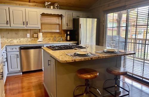 The Highlands Cabin | Deluxe Breckenridge Cabin across from Clubhouse