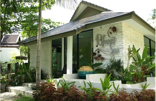 Ko Chang House | Deluxe Bungalow with sea view in Tropical landscape