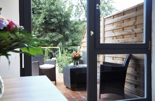 Offenbach am Main Apartment | Deluxe business studio apartment in modern boarding house - with terrace - public transport