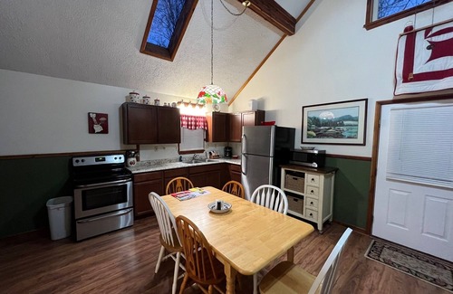 Eckerty Cabin | Deluxe Cabin 11 with HOT TUB on Patoka Lake in Southern Indiana