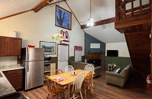 Eckerty Cabin | Deluxe Cabin 11 with HOT TUB on Patoka Lake in Southern Indiana