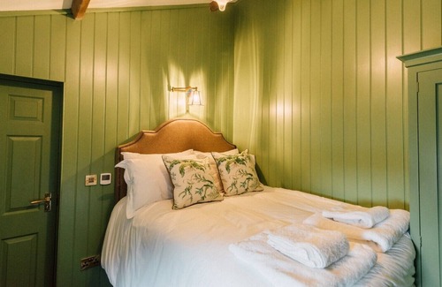 Barningham Cabin | Deluxe Cabin Room with courtyard view