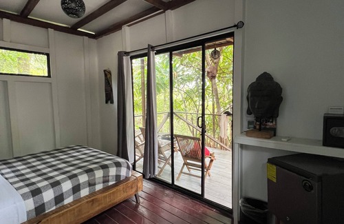 Isla Saboga Cabin | Deluxe cabin with garden view