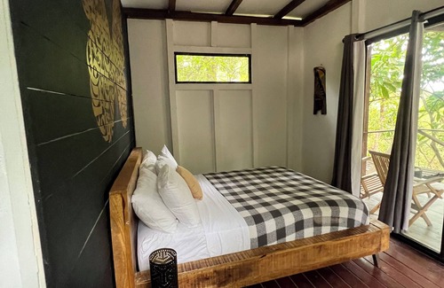 Isla Saboga Cabin | Deluxe cabin with garden view