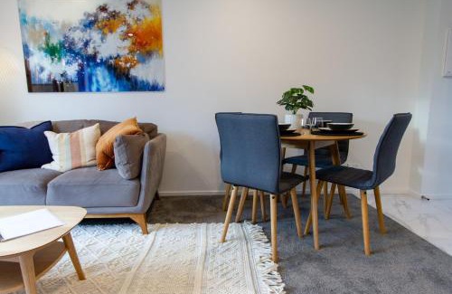 Christchurch City Centre Apartment | Deluxe Central retreat w/super king bed