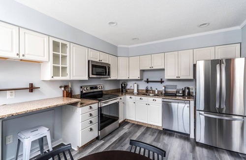 Thompson Square - Bunker Hill Apartment | Deluxe Charlestown 2BR w/In-Unit W/D, close to Dining, by Blueground