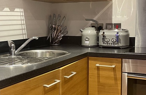 Leeds Apartment | Deluxe City Apt Riverside Balcony &Free Parking