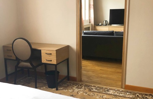 Maisons-Alfort House | Deluxe Comfort Suite