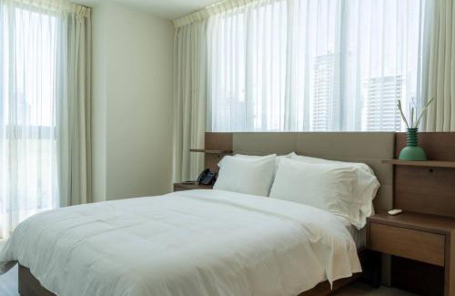 Costa del Este House | Deluxe Condo Suite 1BR with Ocean and Park View