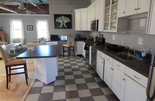 Salisbury Apartment | Deluxe corner apartment with riverfront views close to dining and downtown