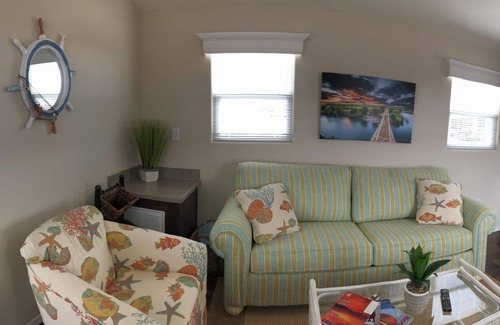 Stockton House | Deluxe "Delta" Vacation Bungalow in private marina on the California Delta