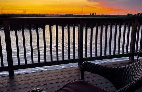 Stockton House | Deluxe "Delta" Vacation Bungalow in private marina on the California Delta