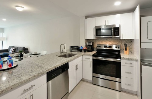 Downtown Fort Lauderdale Condo | ✨Deluxe Designer One Bedroom Apartment at Fort Lauderdale