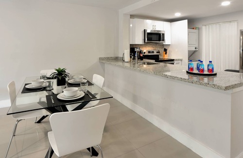 Downtown Fort Lauderdale Condo | ✨Deluxe Designer One Bedroom Apartment at Fort Lauderdale