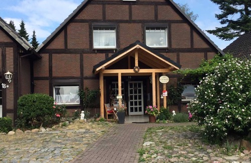 Osterholz-Scharmbeck Apartment | Deluxe double room with balcony - bed&breakfast Worpsweder Blick
