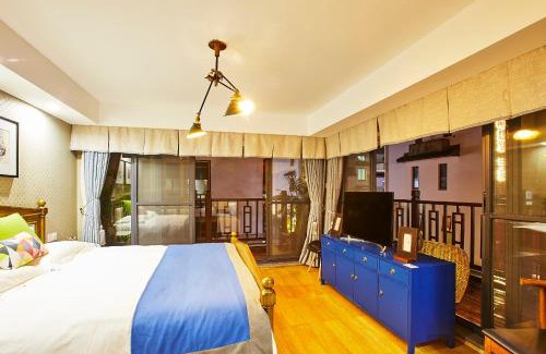 Xihu House | Deluxe Double Balcony King Room Bathtub