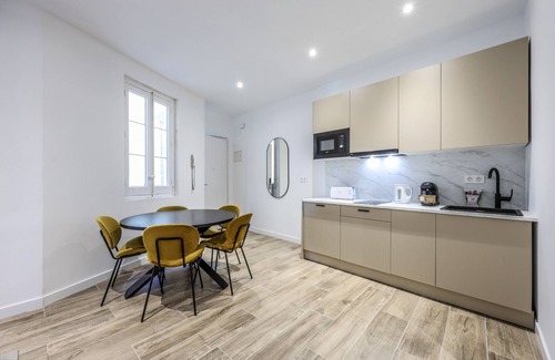 Las Acacias Apartment | Deluxe double bed Glorieta Embajadores (Gl 5I)