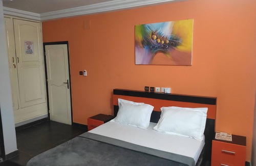 Lome House | Deluxe Double Bed in Royal Blue Guest House and Bar 02