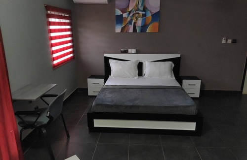 Lome House | Deluxe Double Bed in Royal Blue Guest House and Bar 02