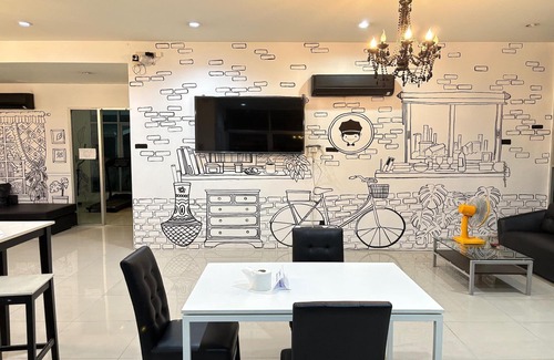 Khlong Toei House | Deluxe Double Delight | Sleek Comfort in the City