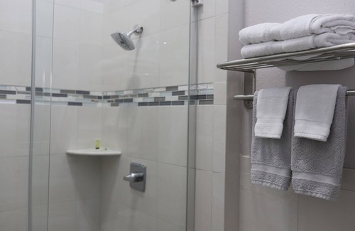 Washington House | Deluxe Double Ensuite at Cornerstone Inn